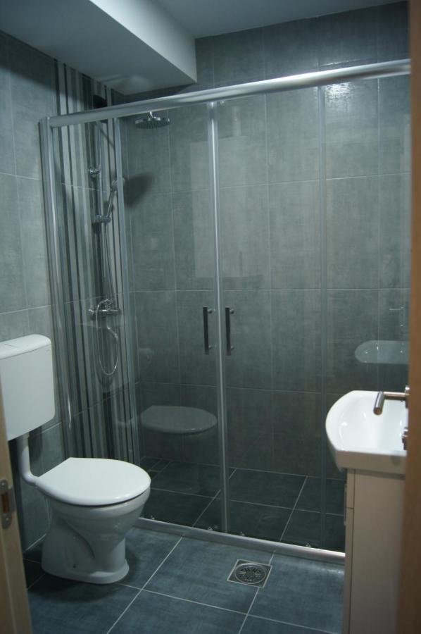 Apartman Una 스렘스키카를로브치 외부 사진