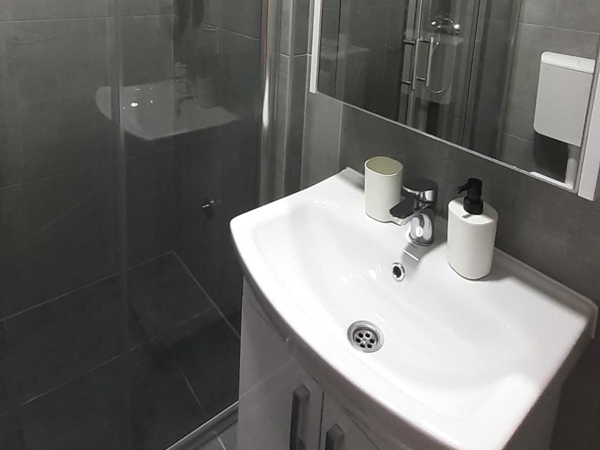 Apartman Una 스렘스키카를로브치 외부 사진